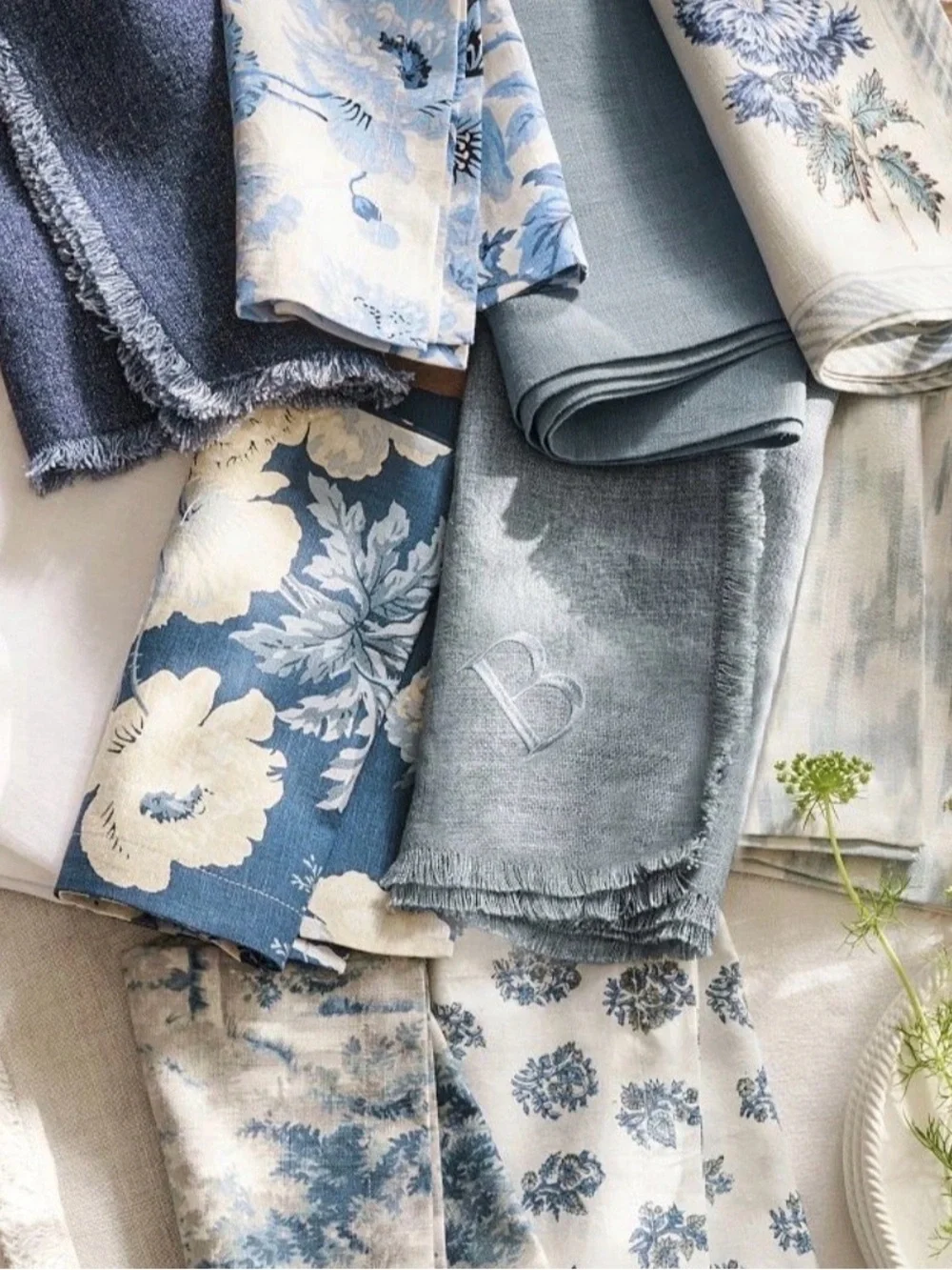 Pottery Barn Garden Floral Cotton/ Linen Napkins ~  ( Set of 4 )